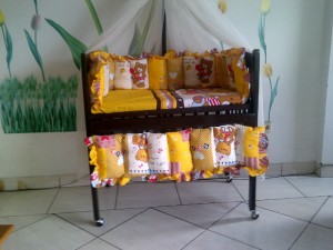 Box Bayi Coklat Tua