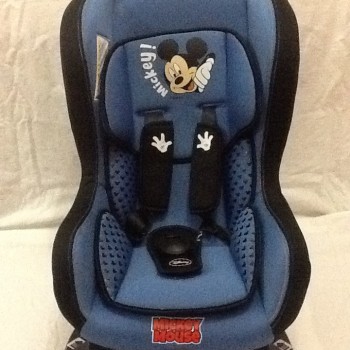 Mickey-Mouse-Car-Seat